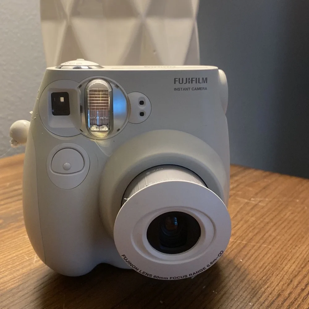 I am selling an instax mini that I have for years know.